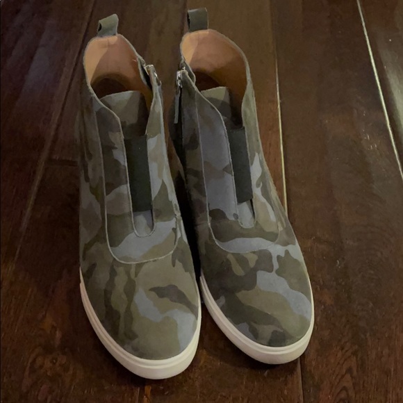 Paolo Shoes - Camo wedge sneakers